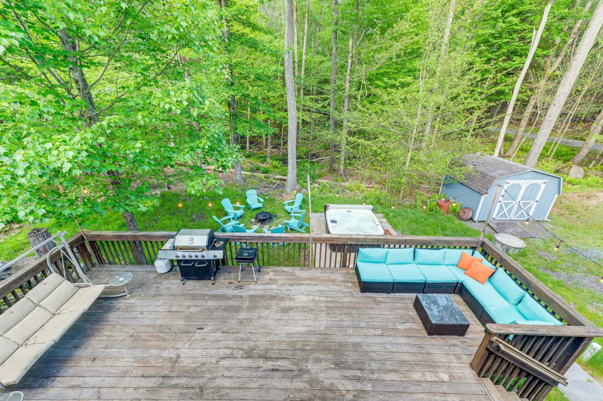Pet-Friendly Pocono Lake Oasis With Hot Tub! Exteriér fotografie