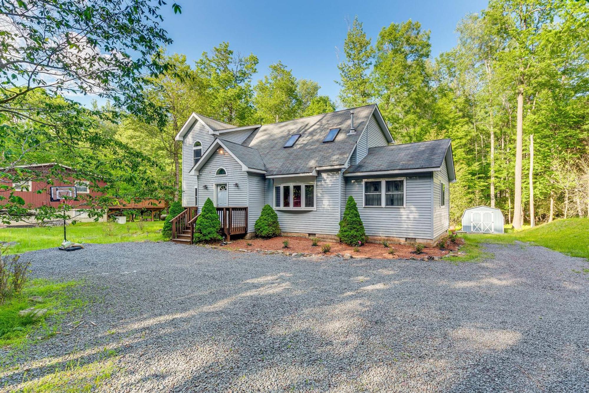 Pet-Friendly Pocono Lake Oasis With Hot Tub! Exteriér fotografie